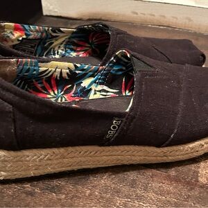 BOBS Black Espadrille Wedges Size 8.5